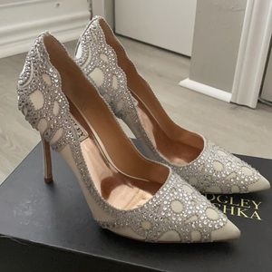 Badgley Mischka ivory embellished heels size 7 great condition